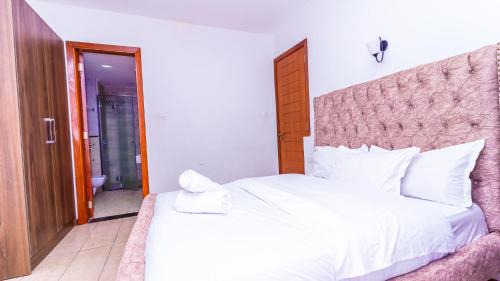 Kilimani Apartment | Spacious 2 BED kilimani with balcony views, roof top pool and gym
