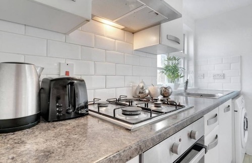 West Ham Apartment | Spacious 2 Bedroom Apartment Near London Excel & Canary Wharf with Free Parking