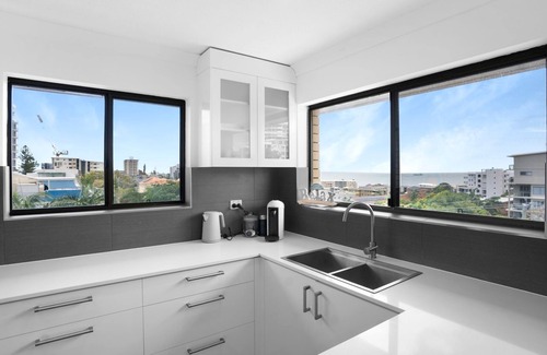 Moffat Beach Apartment | Spacious 2 Bedroom Apartment With Ocean Views