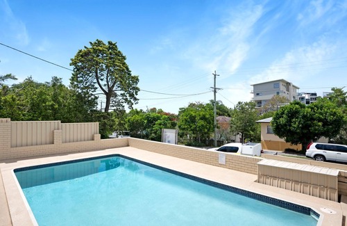 Moffat Beach Apartment | Spacious 2 Bedroom Apartment With Ocean Views