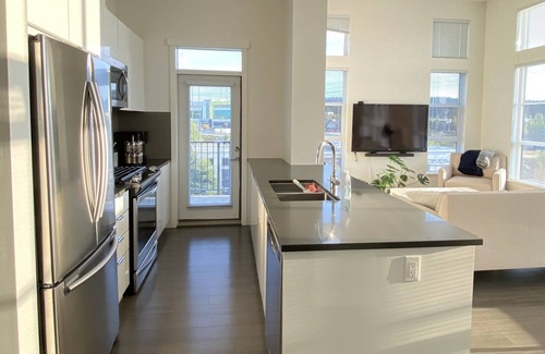 Rosemary Heights Central Condo | Spacious 2 Bedroom Condo in South Surrey