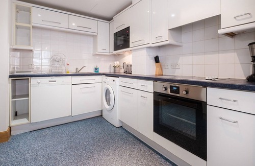 The City of London Apartment | Spacious 2-Bedroom Flat in London's Holborn