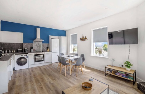 Old Trafford Apartment | Spacious 2 Bedroom Apartment in Saltash