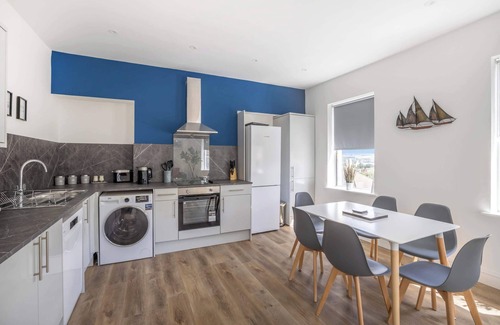 Old Trafford Apartment | Spacious 2 Bedroom Apartment in Saltash