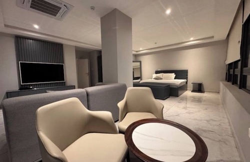 Osu Apartment | Spacious 2 Bedroom Serviced Apartment in Osu
