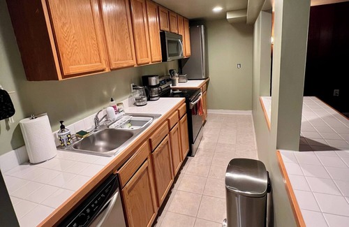 Sable Altura Chambers House | Spacious, 2 BR, Aurora guest suite with Rocky Mountain views.