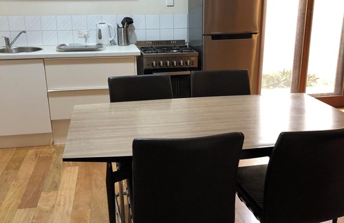 South Fremantle House | SPACIOUS 2 BRM LIMESTONE WALK TO BEACH