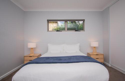 Little Grove House | Spacious 2 Family Accommodation in the Grove