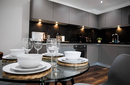 Manchester City Centre Condo | Spacious 2 Bedroom Apt With Balcony