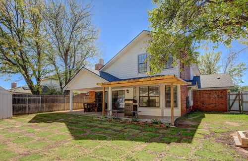 Lubbock House | Spacious 2-story house in a quiet residential neighborhood
