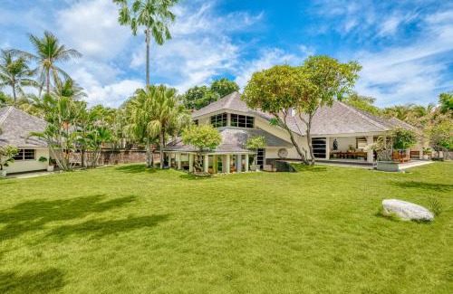 Petitenget House | Spacious 2 Villas combined 9 bedrooms 2 pools