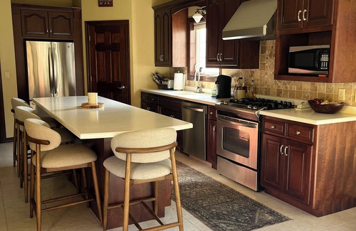 Howard House | Spacious 2025 NFL Draft House - 10 Min from Lambeau!
