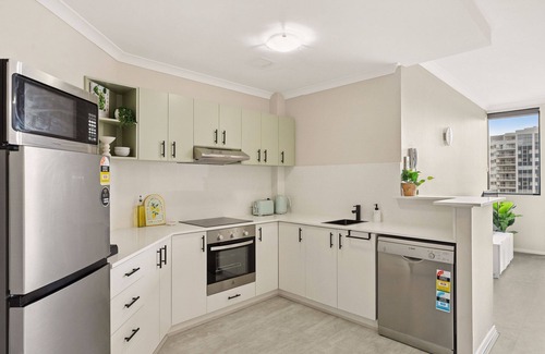 East Perth Apartment | Spacious 2BD 2BTH Apartment in East Perth - Close to OPTUS, WACA and CBD