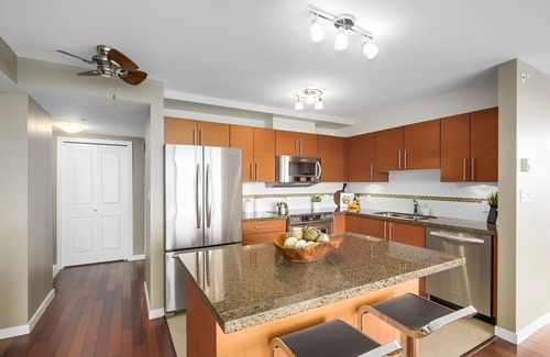 Burnaby Apartment | Spacious 2Bed/2Bath near Brentwood