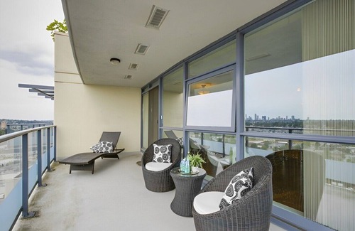 Burnaby Apartment | Spacious 2Bed/2Bath near Brentwood
