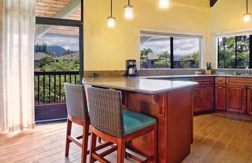 Kaiulani Condo | Spacious 2BR/2BA Condo Villa