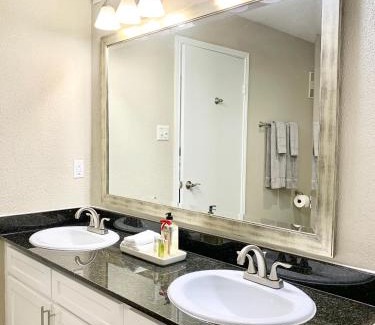 Astrodome Apartment | Spacious 2BR&2BA Med Center APT, Free parking&shuttle