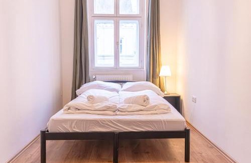 Neulerchenfeld Apartment | Spacious 2BR Apt -Near Wiener Stadthalle BurggasseWiener Well Located