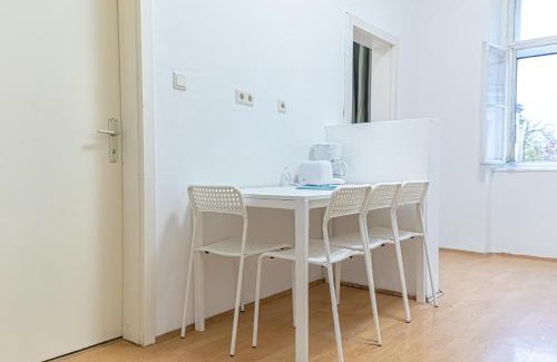 Neulerchenfeld Apartment | Spacious 2BR Apt -Near Wiener Stadthalle BurggasseWiener Well Located