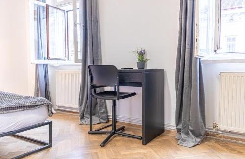 Neulerchenfeld Apartment | Spacious 2BR Apt -Near Wiener Stadthalle BurggasseWiener Well Located