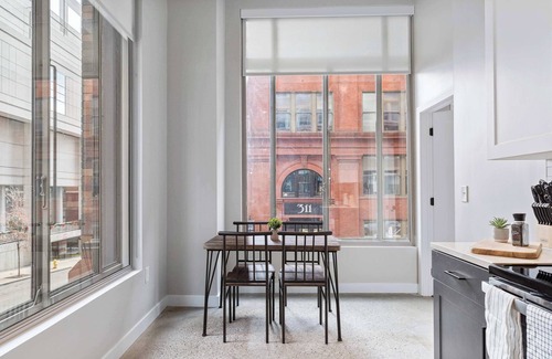 Downtown Cincinnati Apartment | Spacious 2BR CozySuites | OTR Downtown #09