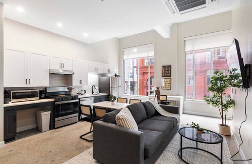 Downtown Cincinnati Apartment | Spacious 2BR CozySuites OTR Downtown #12