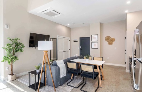 Downtown Cincinnati Apartment | Spacious 2BR CozySuites OTR Downtown #12