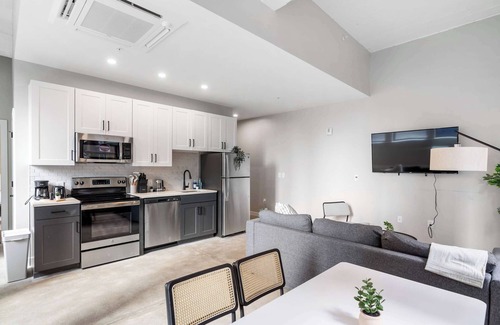Downtown Cincinnati Apartment | Spacious 2BR CozySuites | OTR Downtown #14