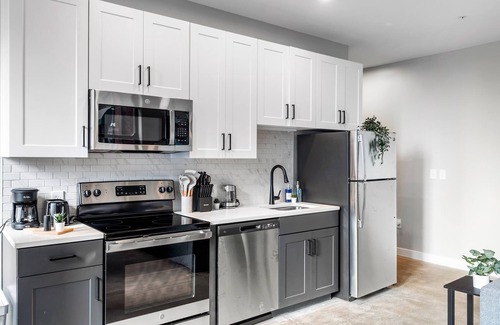 Downtown Cincinnati Apartment | Spacious 2BR CozySuites | OTR Downtown #14