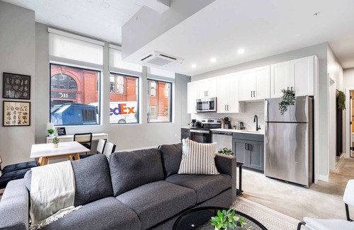 Downtown Cincinnati Apartment | Spacious 2BR CozySuites | OTR Downtown #15