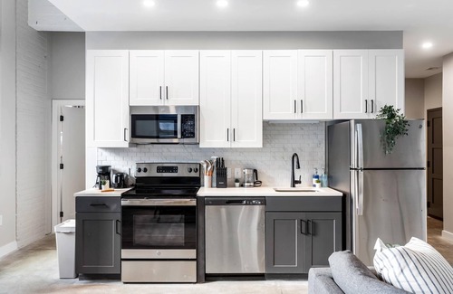 Downtown Cincinnati Apartment | Spacious 2BR CozySuites | OTR Downtown #15