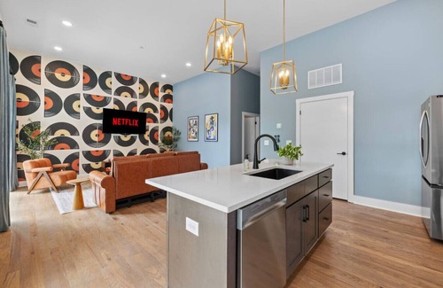 Talbot's Corner Apartment | Spacious 2BR for Families | Close to Honky Tonks!