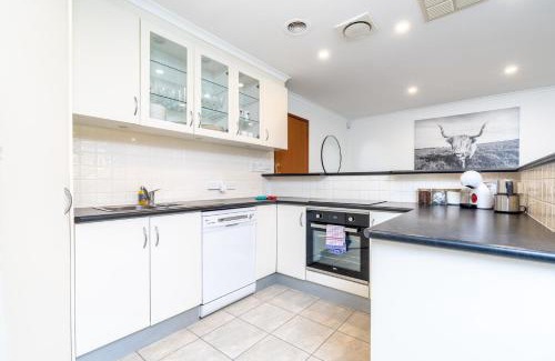 Reid House | Spacious 2BR Home in Tranquil Leafy Neighborhood - Hosted by CanStay