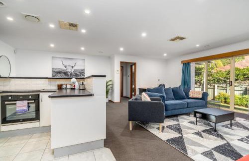 Reid House | Spacious 2BR Home in Tranquil Leafy Neighborhood - Hosted by CanStay