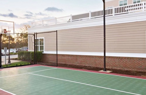 Middletown Condo | Spacious 2BR Suite, 2 Miles from Downtown Newport!n