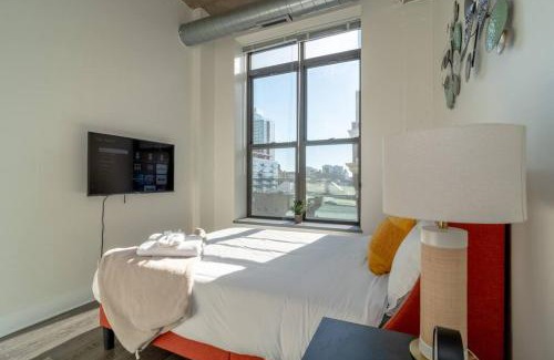 Near South Side Apartment | Spacious 2BR Vacation Rental with City View, Optional Parking and Gym Near McCormick Place & Downtown Chicago Attractions