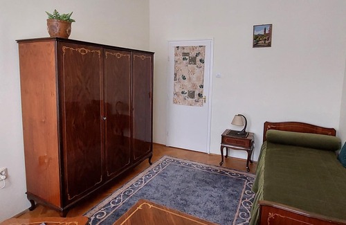 Erzsebetvaros Apartment | Spacious 3 BDR apartment in the city center, 110 sqm, A/C, elevator, balcony