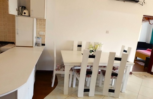 Bamburi Apartment | Spacious 3-bdrm Beachfront Apt in Shanzu,Mombasa with a Jaccuzzi, Bar&restaurant