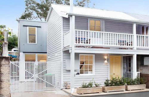 Balmain House | Spacious 3-Bed Family House with Courtyard