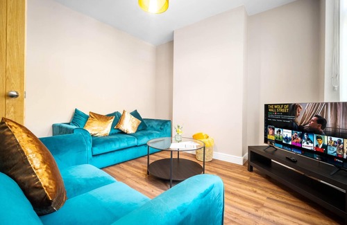 Oldbury House | Spacious 3 bed house/sleeps 5/Free parking-Oldbury