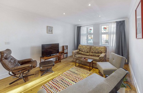 Northfield Other | Spacious 3 bed house with garden in Ealing