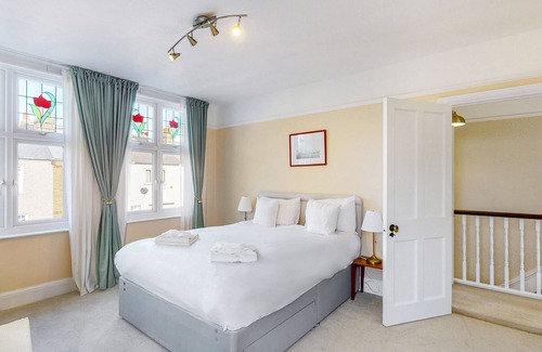 Northfield Other | Spacious 3 bed house with garden in Ealing