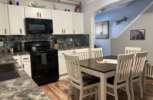 Ashfield Apartment | Spacious 3 Bedroom, 2 Bath Apartment-historic Jim Thorpe, large patio & balcony