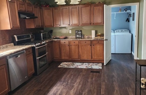 New Madrid House | Spacious 3-bedroom 2 story house in New Madrid near boat ramp with a toy room!