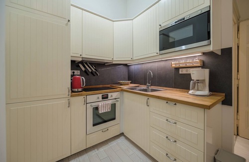 Terezvaros Apartment | Spacious 3 bedroom, 3 ensuite bathroom elegant apartment near the Opera House