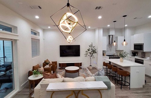 Greater East End House | Spacious 3-Bedroom, 3-Story Home in Vibrant Houston area with entertaining Patio