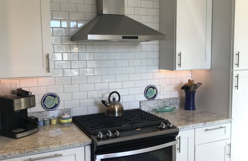Jamestown Apartment | Spacious 3 Bedroom Apartment for Rent - In Town Location