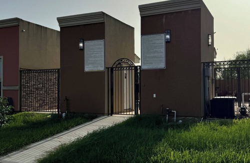 Edinburg Apartment | Spacious 3-bedroom apartment in delightful North McAllen with WiFi, and pool!