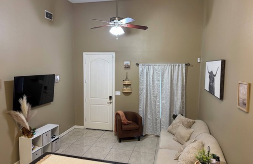 Edinburg Apartment | Spacious 3-bedroom apartment in delightful North McAllen with WiFi, and pool!