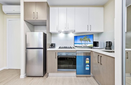 Botany Apartment | Spacious 3-bedroom apartment in enjoyable Botany with AC 2 parking